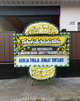 Papan Bunga Duka di Tanah Garam