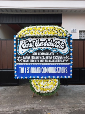 Papan Bunga Duka di Tanah Garam